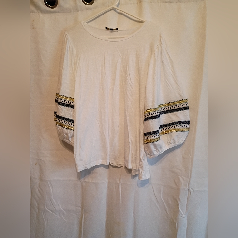 DG2 by Diane Gilman White Blouse with Embroidered Sleeves Size Xl